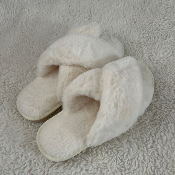 Womens White Lounging Slippers Crossband Plush Memory Sz 7-8 Sanrio Soft Core - Picture 2 of 5
